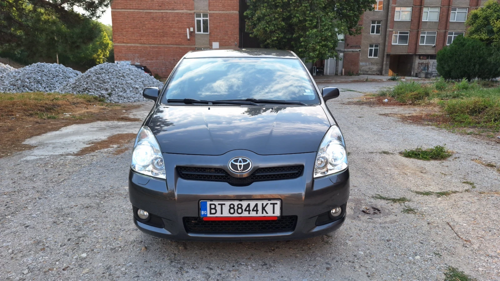 Toyota Corolla verso 2.2 136 к.с 6+ 1 - изображение 2