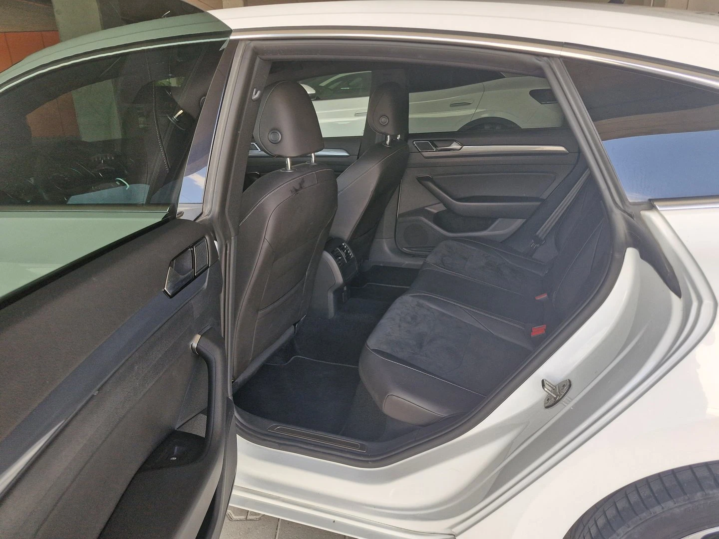 VW Arteon R- Line 2.0 TDI BMT 4M DSG - изображение 6