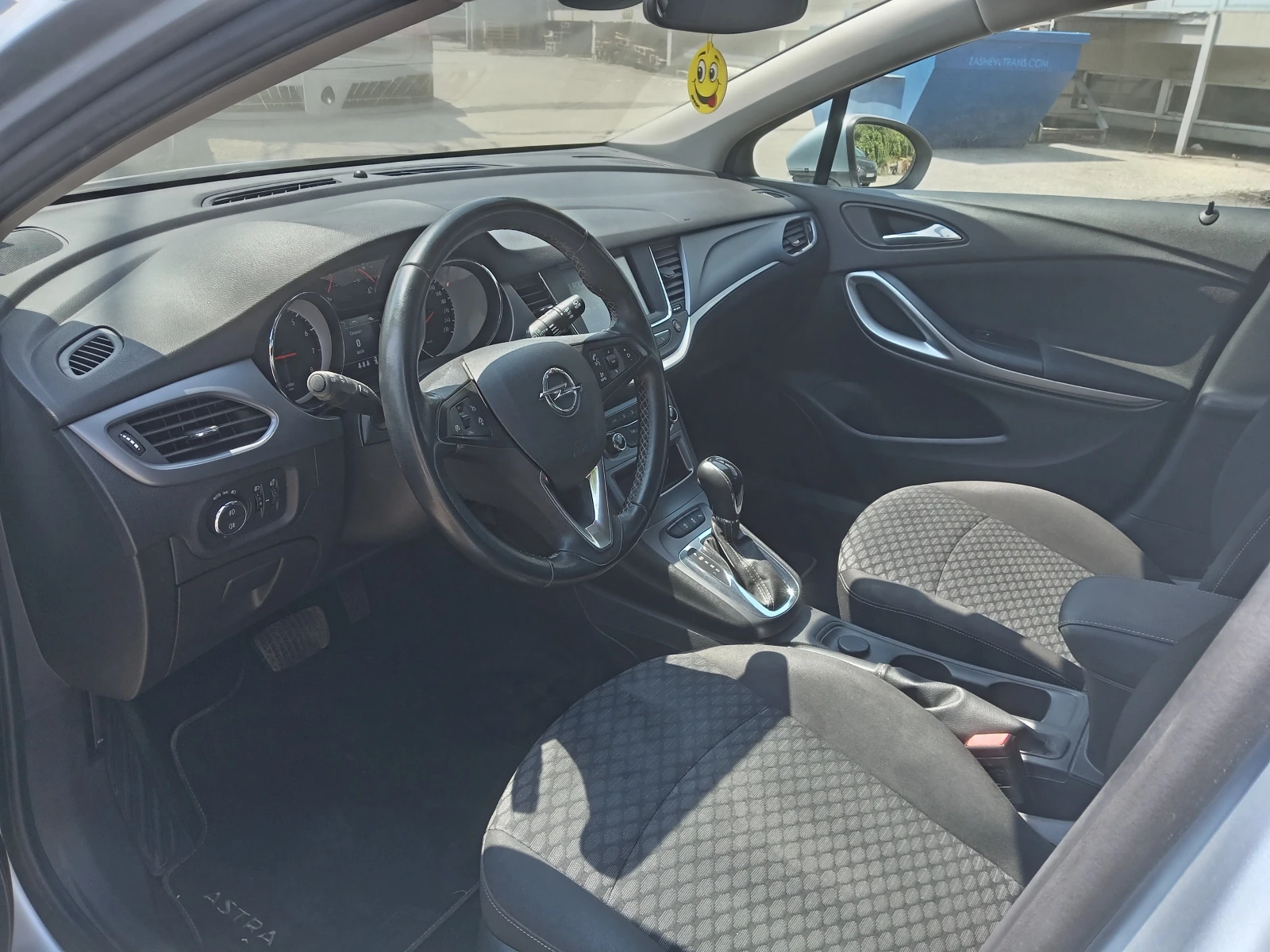 Opel Astra 1.4T Auto - изображение 8