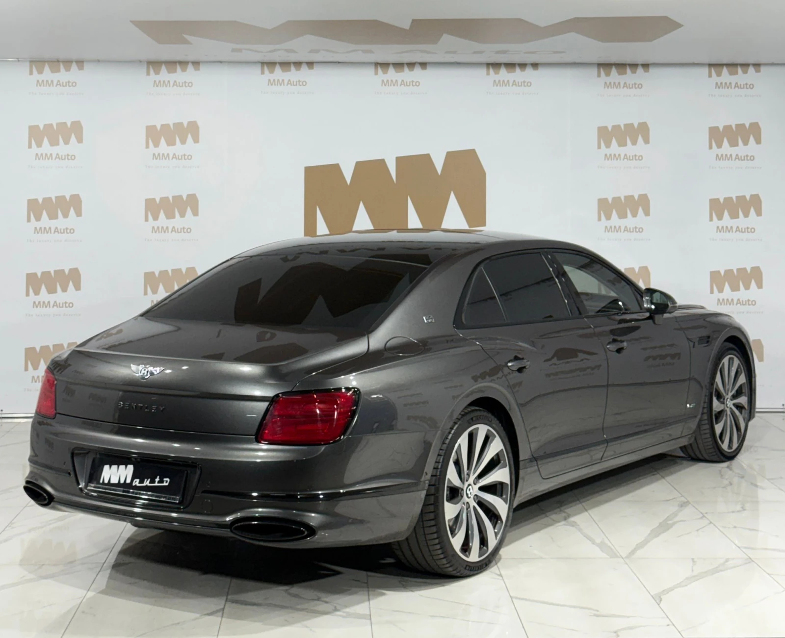 Bentley Flying Spur W12* FirstEdition* HuD* Pano* Massage* Naim - изображение 2