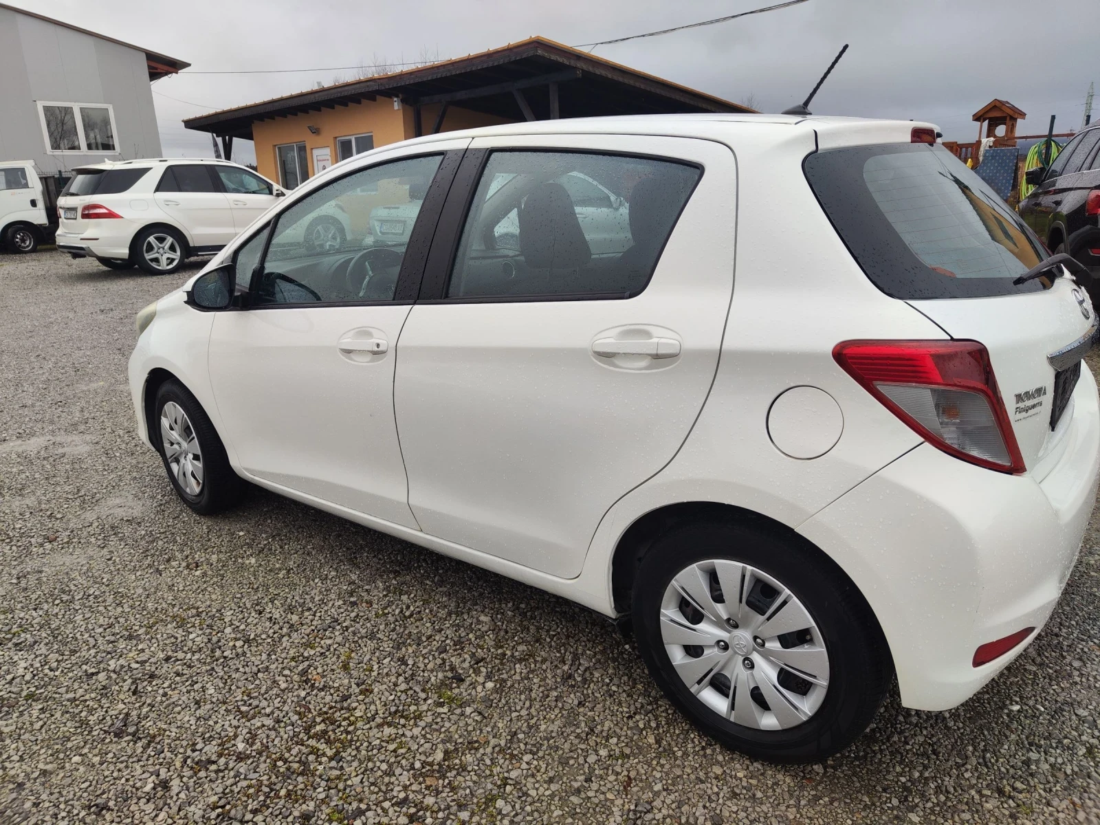 Toyota Yaris 1.0 EVRO 5B - изображение 7