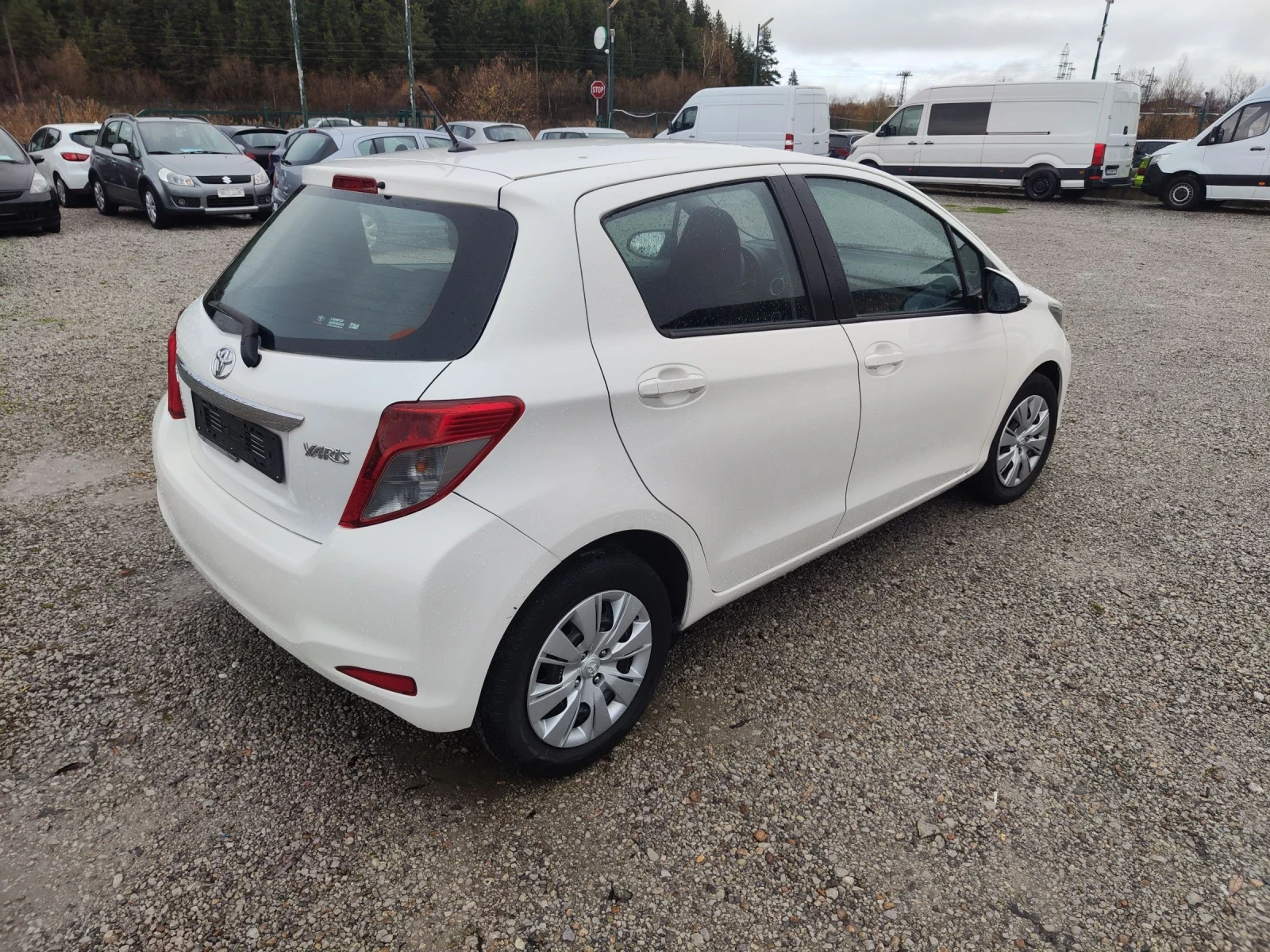 Toyota Yaris 1.0 EVRO 5B - изображение 4