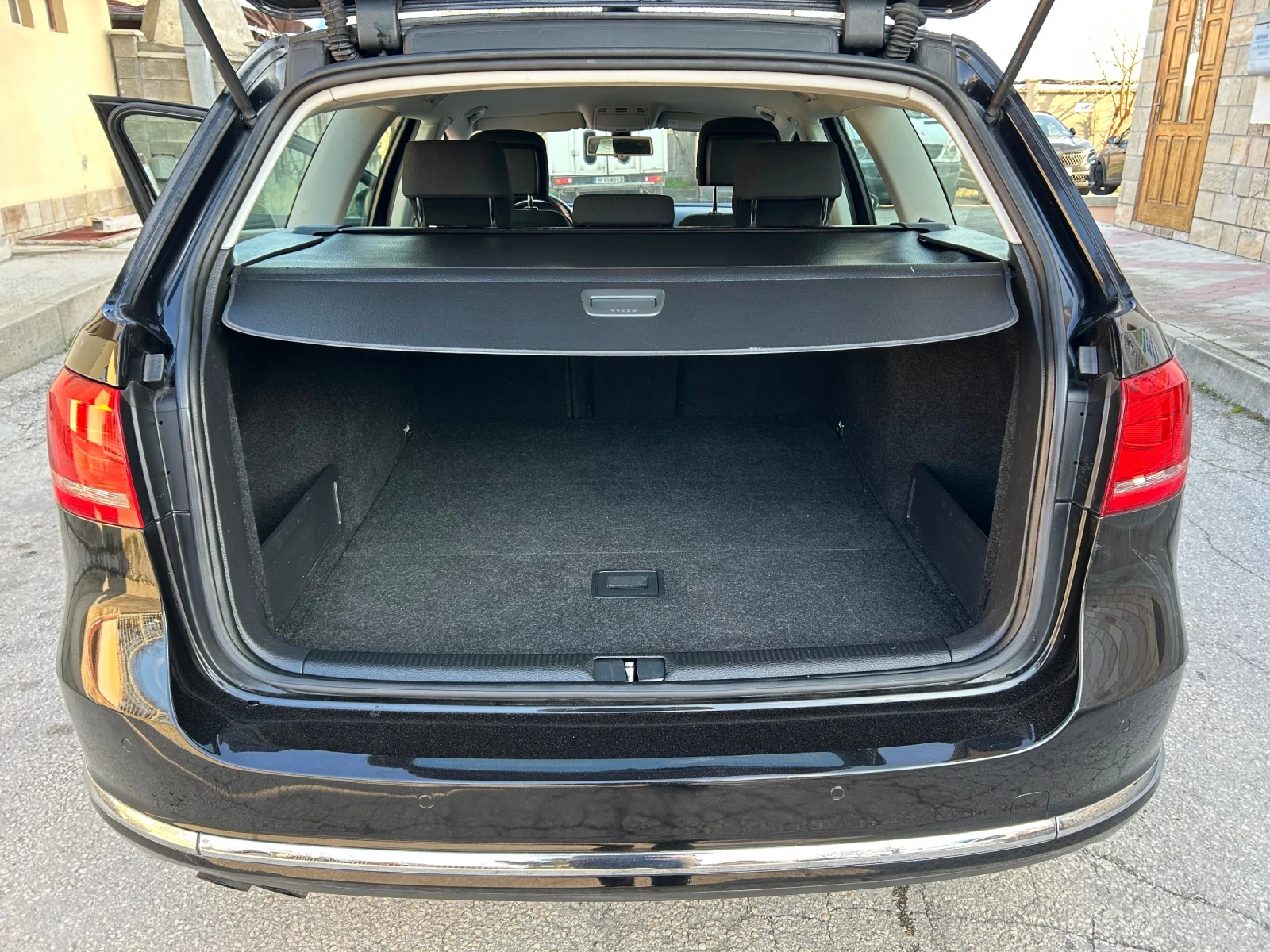 VW Passat 2.0TDI 140k.c. НАВИГАЦИЯ, снимка 12 - Автомобили и джипове - 53976960