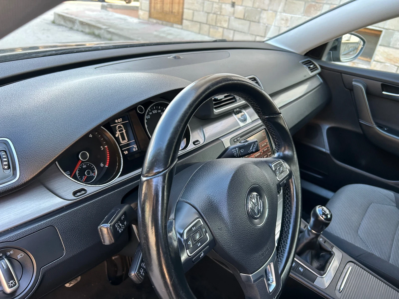 VW Passat 2.0TDI 140k.c. НАВИГАЦИЯ, снимка 14 - Автомобили и джипове - 53976960