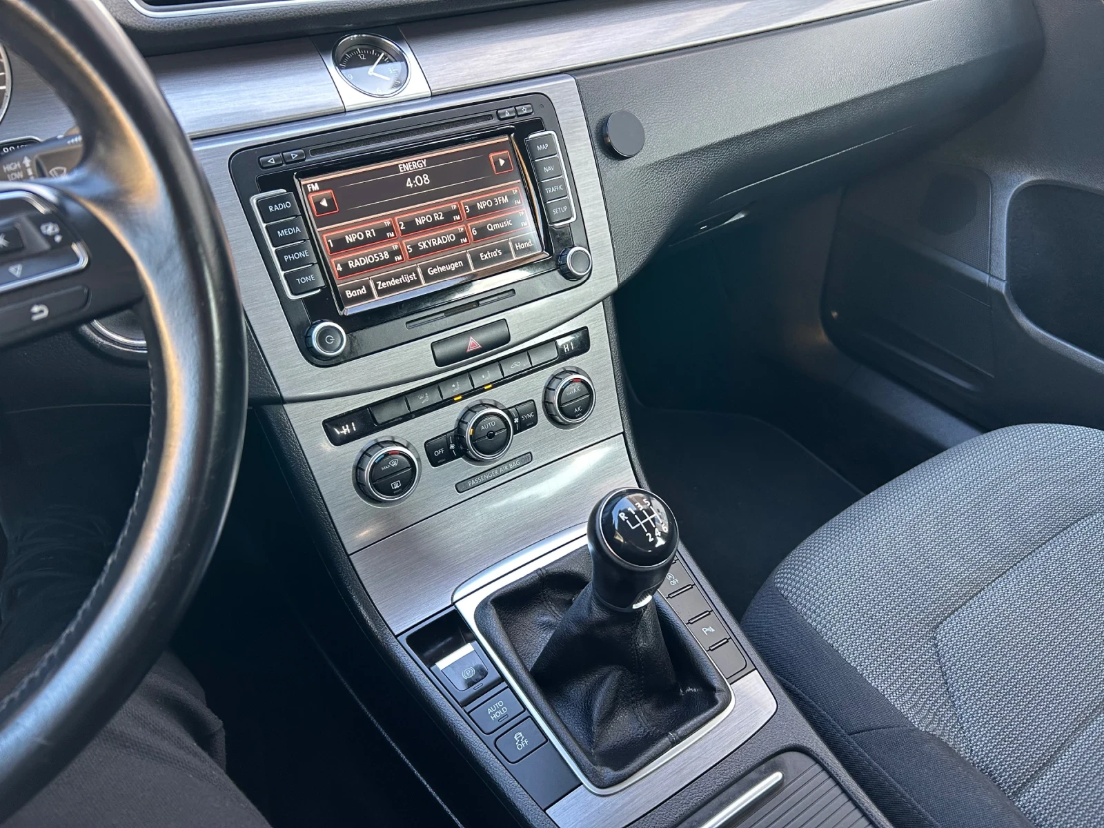 VW Passat 2.0TDI 140k.c. НАВИГАЦИЯ, снимка 16 - Автомобили и джипове - 53976960