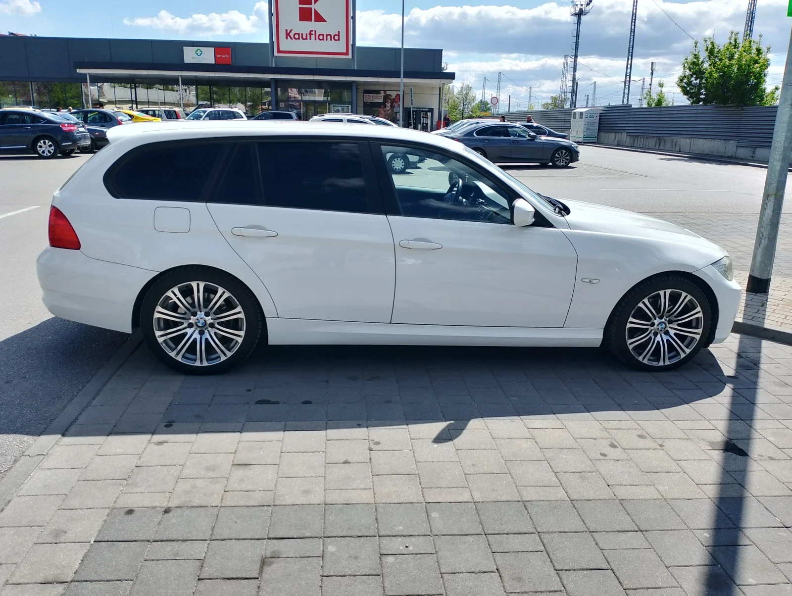 BMW 318 D e91 facelift , снимка 2 - Автомобили и джипове - 54315078