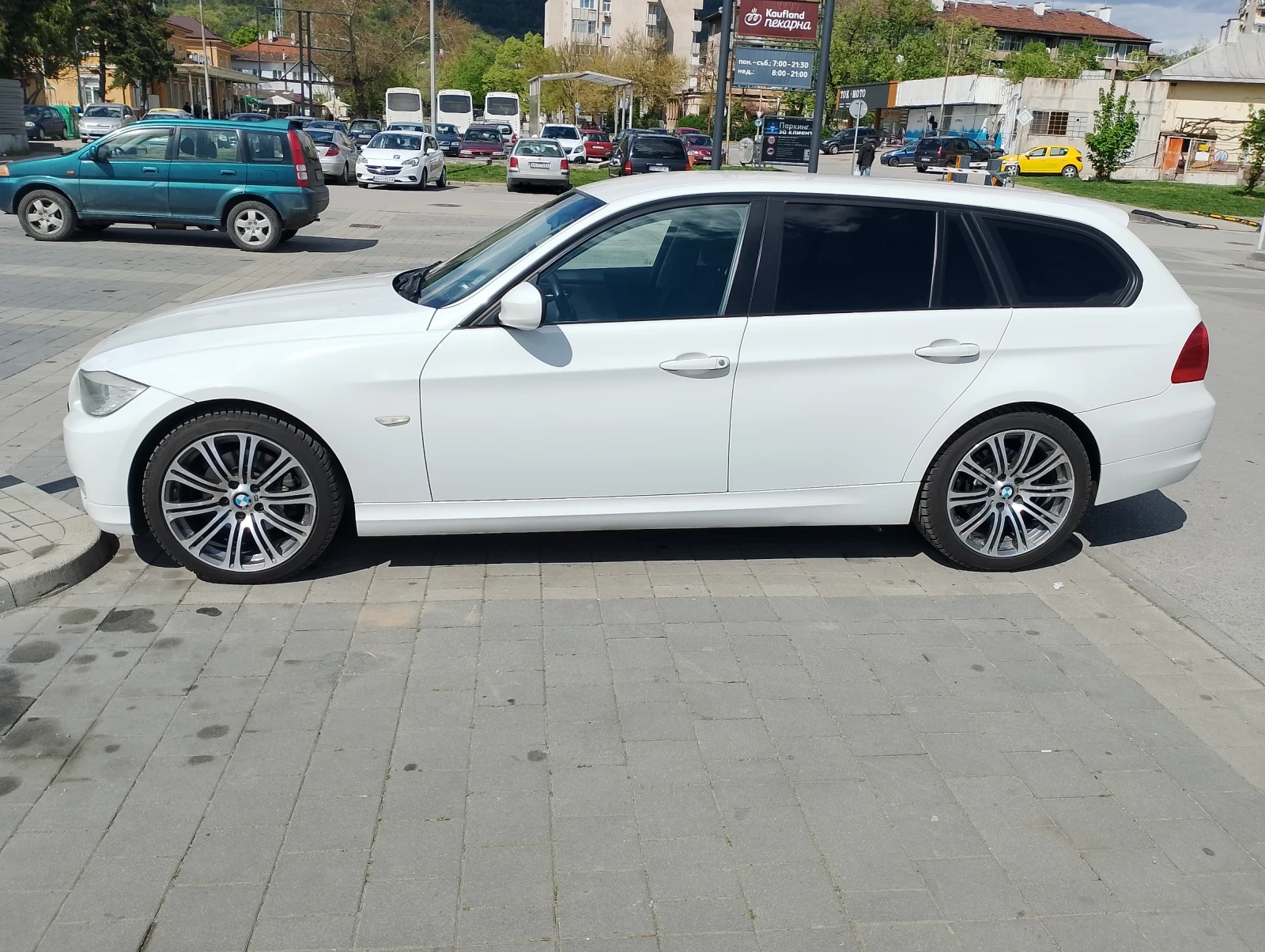 BMW 318 D e91 facelift , снимка 3 - Автомобили и джипове - 54315078
