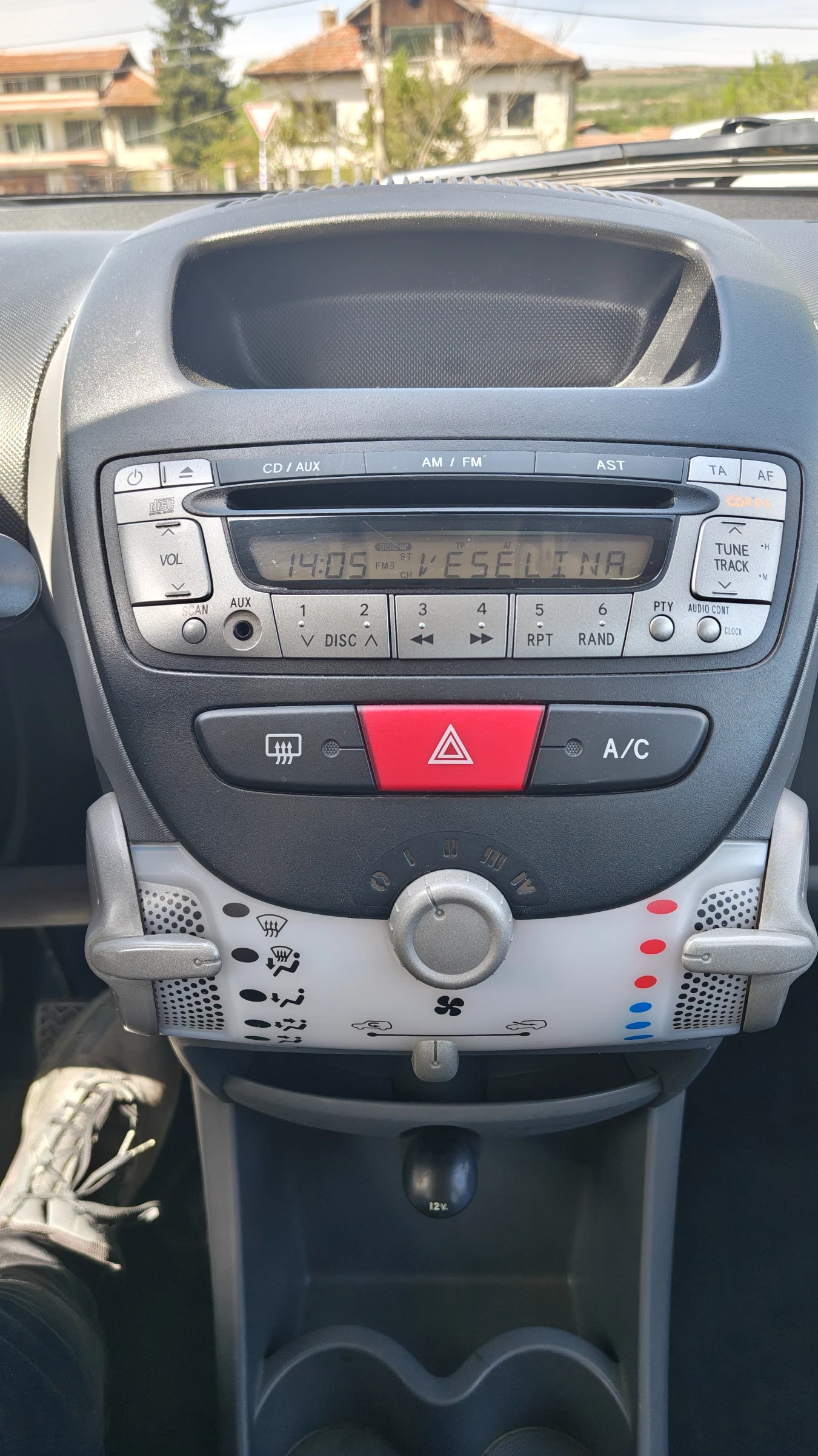 Toyota Aygo 1.0i, снимка 13 - Автомобили и джипове - 54356341