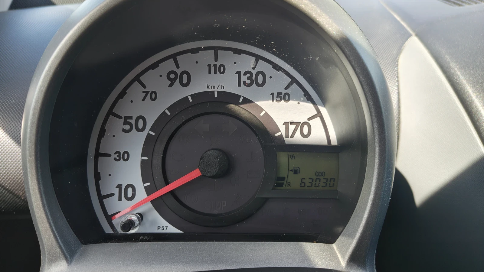 Toyota Aygo 1.0i, снимка 11 - Автомобили и джипове - 54356341