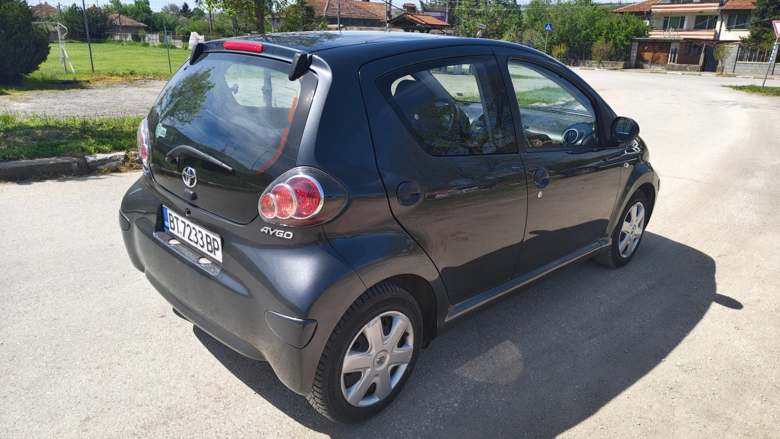 Toyota Aygo 1.0i, снимка 3 - Автомобили и джипове - 54356341