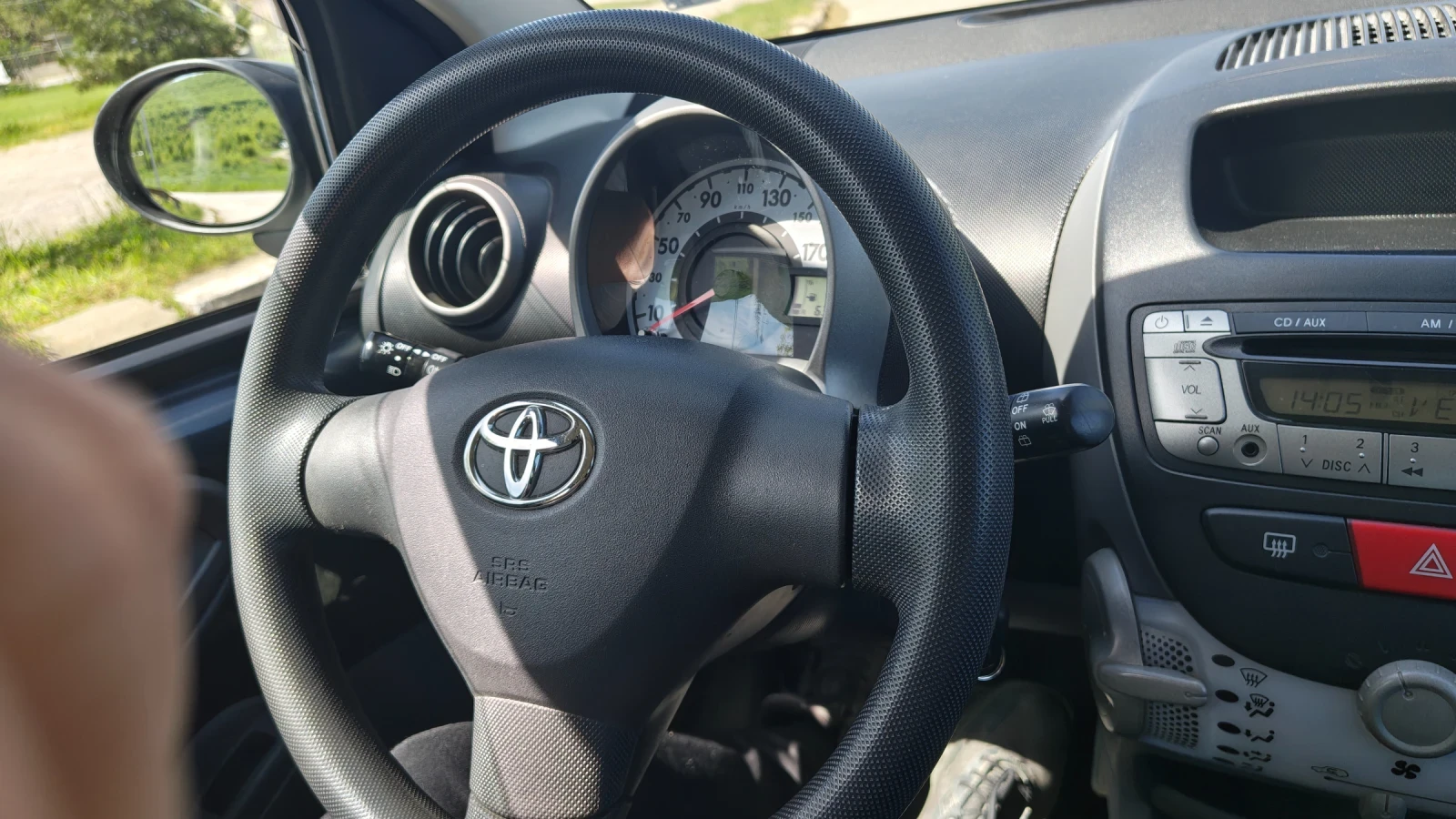 Toyota Aygo 1.0i, снимка 12 - Автомобили и джипове - 54356341