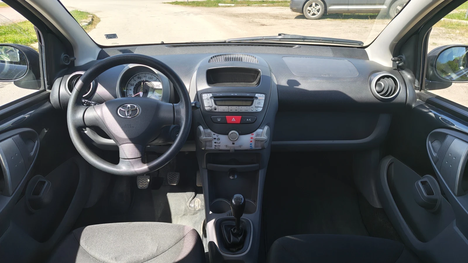Toyota Aygo 1.0i, снимка 5 - Автомобили и джипове - 54356341