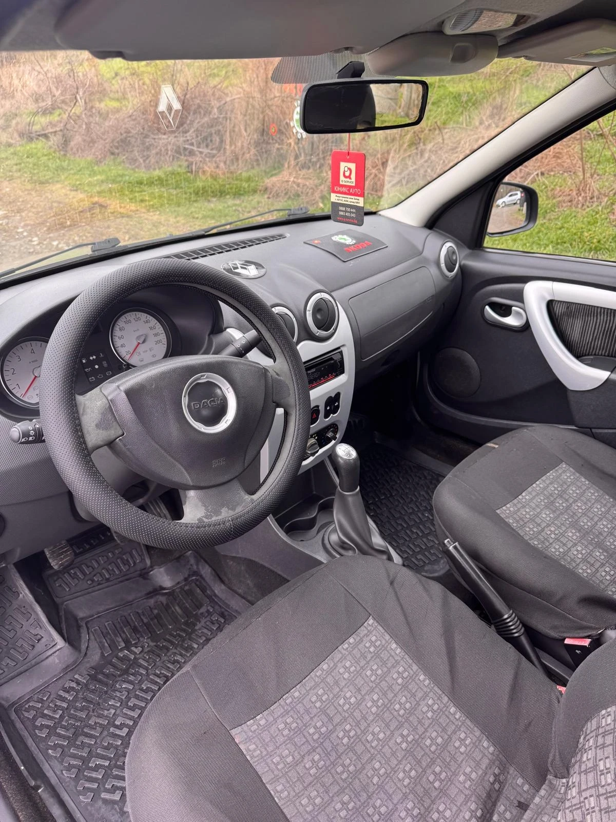 Dacia Logan, снимка 9 - Автомобили и джипове - 54383489