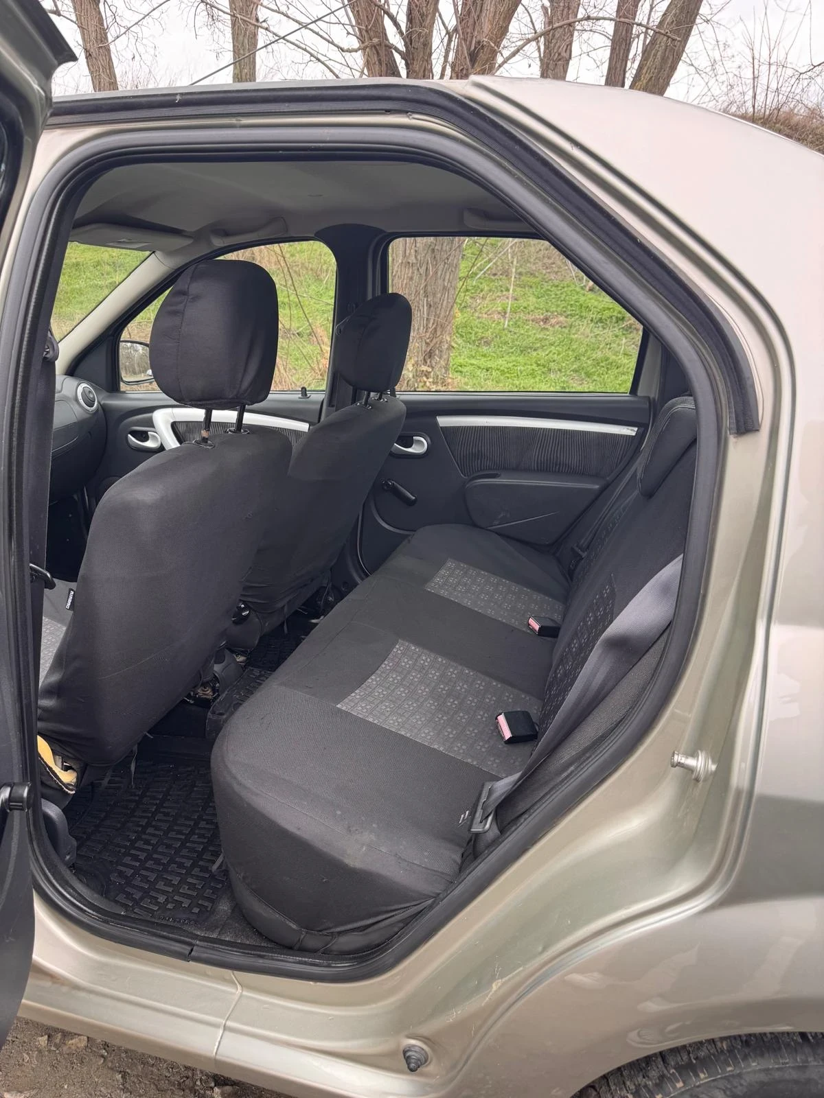 Dacia Logan, снимка 7 - Автомобили и джипове - 54383489