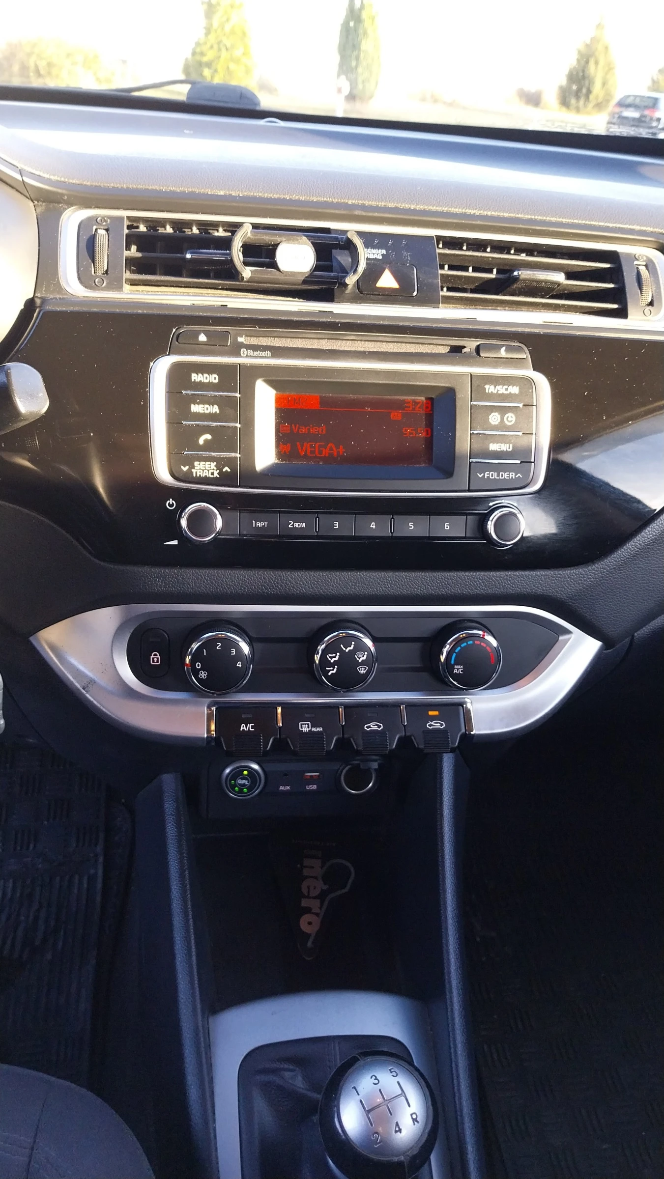 Kia Rio LPG, снимка 9 - Автомобили и джипове - 54416189