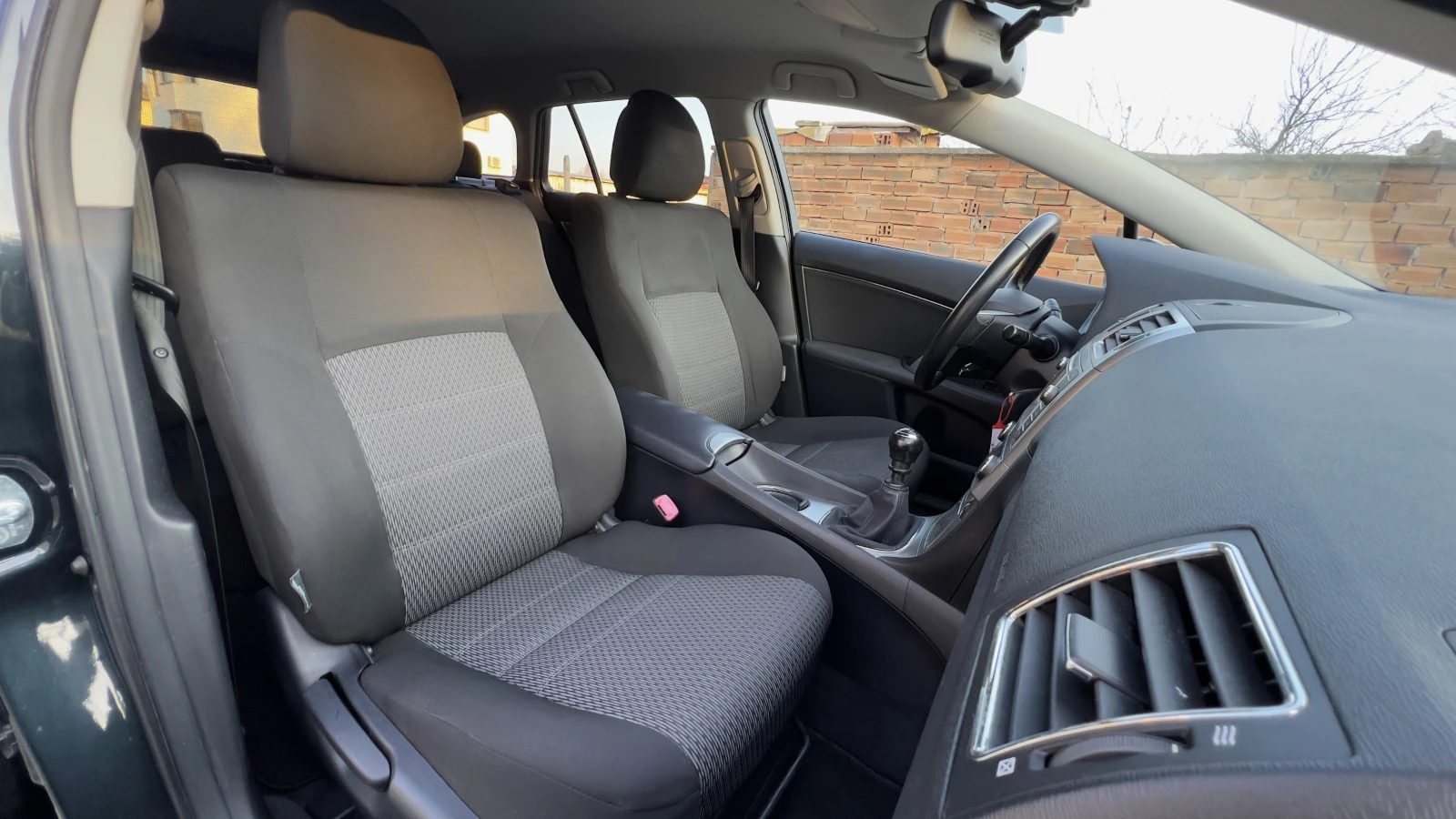 Toyota Avensis 2.2 D-4D , снимка 8 - Автомобили и джипове - 54598534