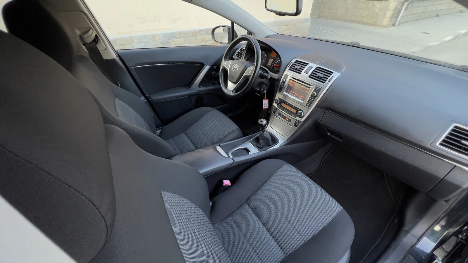 Toyota Avensis 2.2 D-4D , снимка 9 - Автомобили и джипове - 54598534