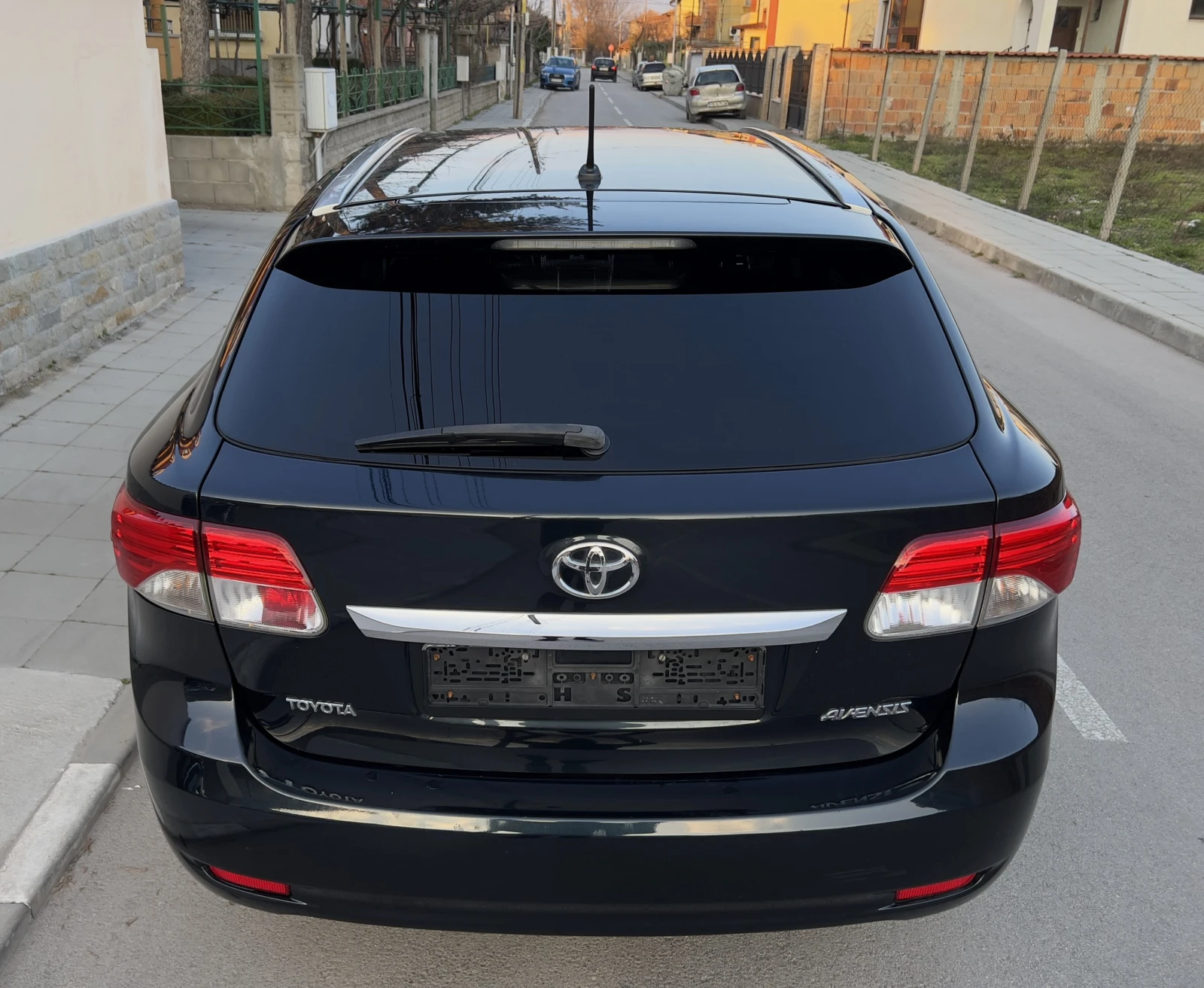 Toyota Avensis 2.2 D-4D , снимка 17 - Автомобили и джипове - 54598534