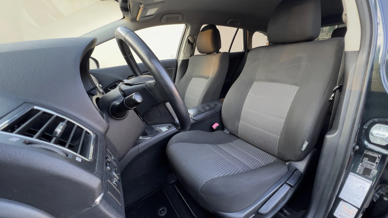 Toyota Avensis 2.2 D-4D , снимка 5 - Автомобили и джипове - 54598534