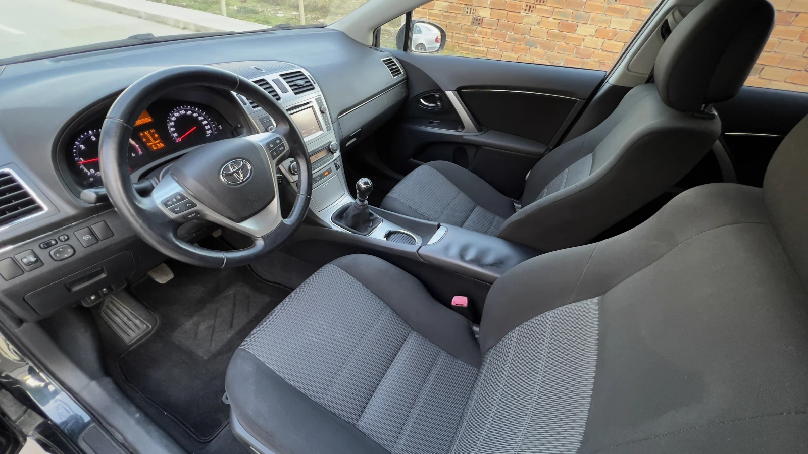 Toyota Avensis 2.2 D-4D , снимка 6 - Автомобили и джипове - 54598534