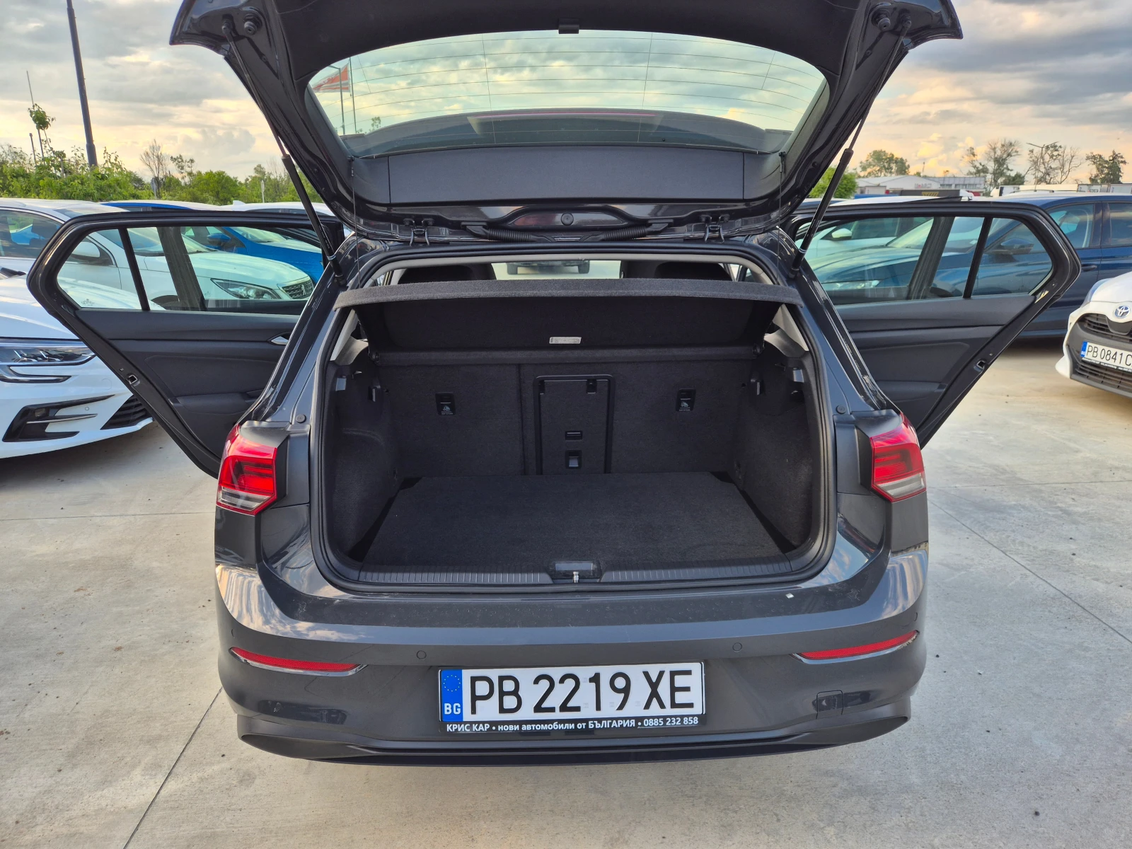 VW Golf 1.5 E-TSI 150кс А/Т, снимка 11 - Автомобили и джипове - 54765667