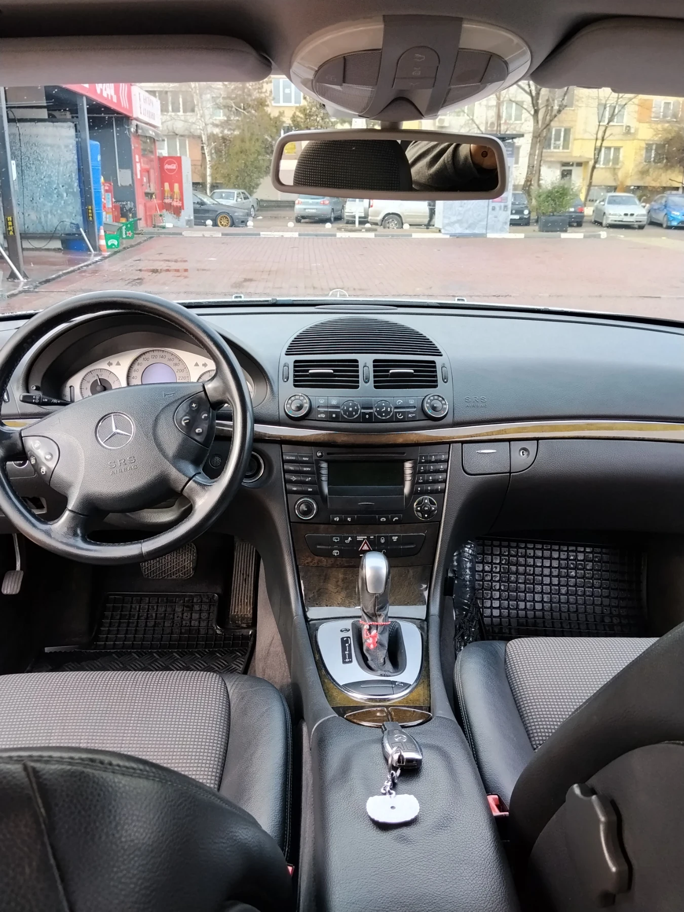 Mercedes-Benz E 200 Авангард, снимка 7 - Автомобили и джипове - 54823212