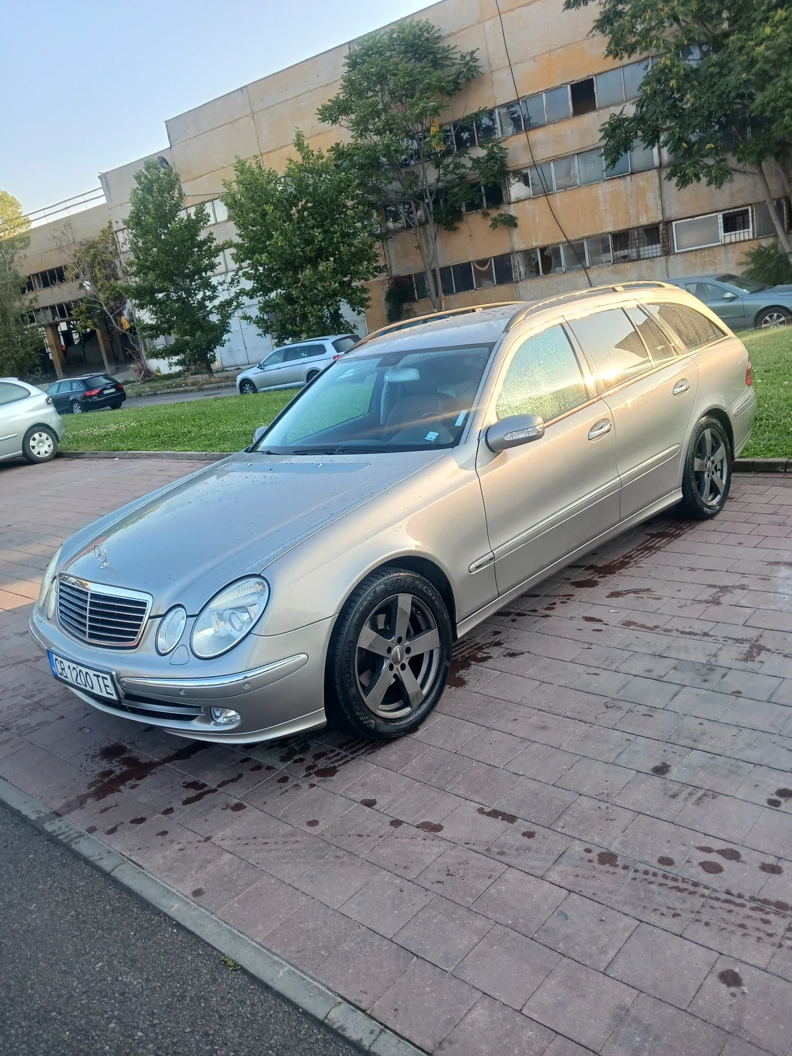 Mercedes-Benz E 200 Авангард, снимка 10 - Автомобили и джипове - 54823212