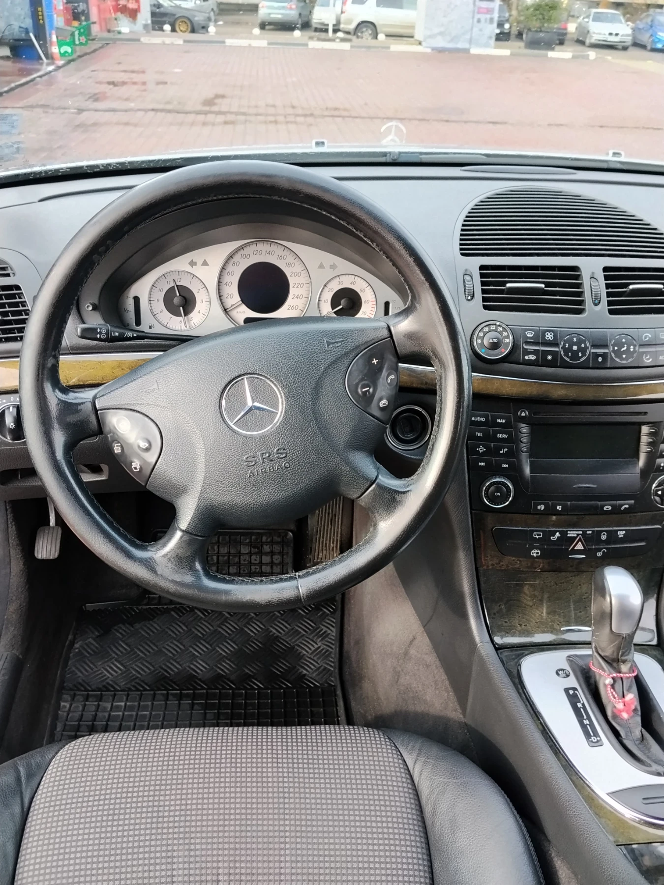 Mercedes-Benz E 200 Авангард, снимка 9 - Автомобили и джипове - 54823212