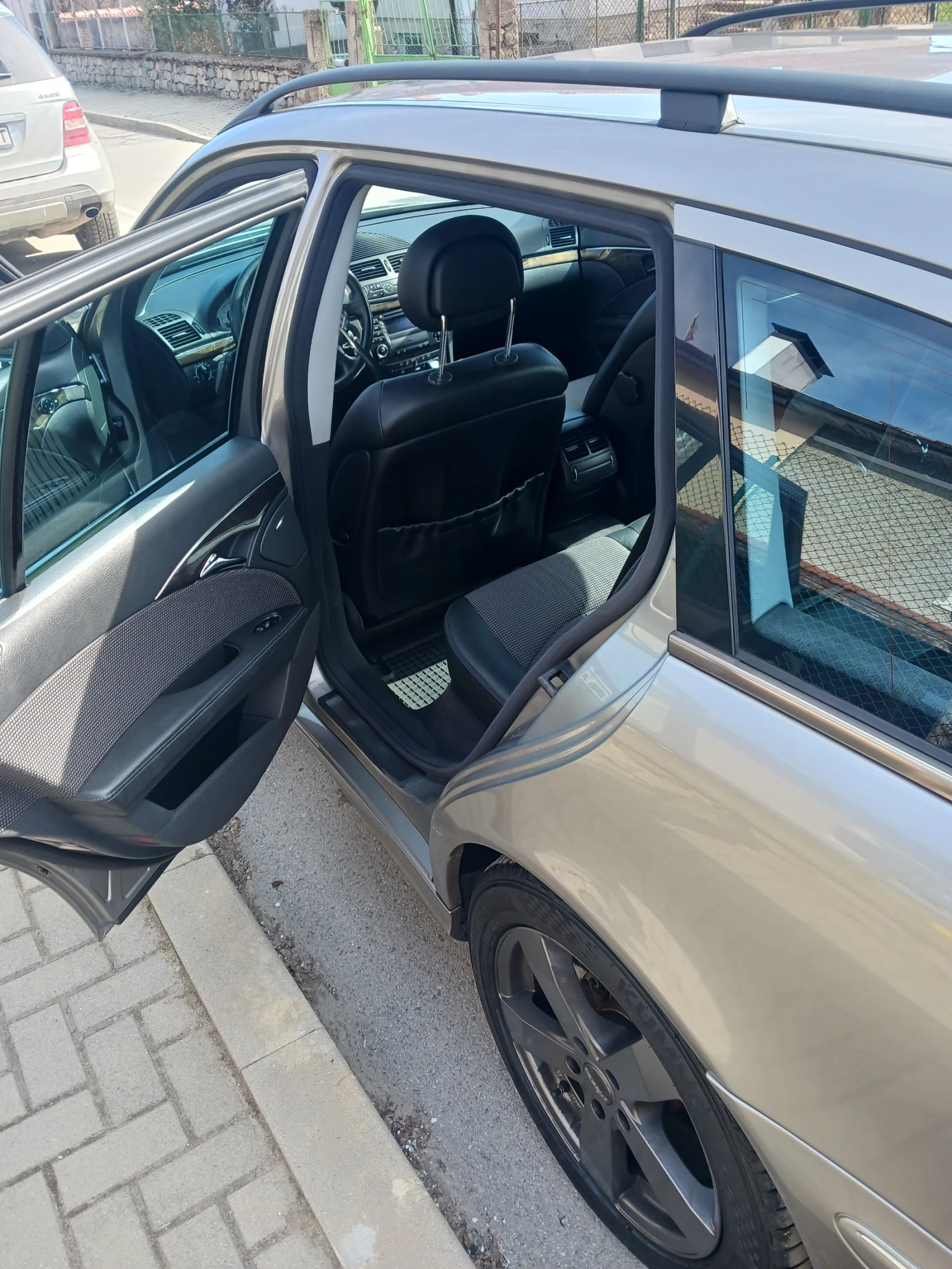Mercedes-Benz E 200 Авангард, снимка 13 - Автомобили и джипове - 54906418