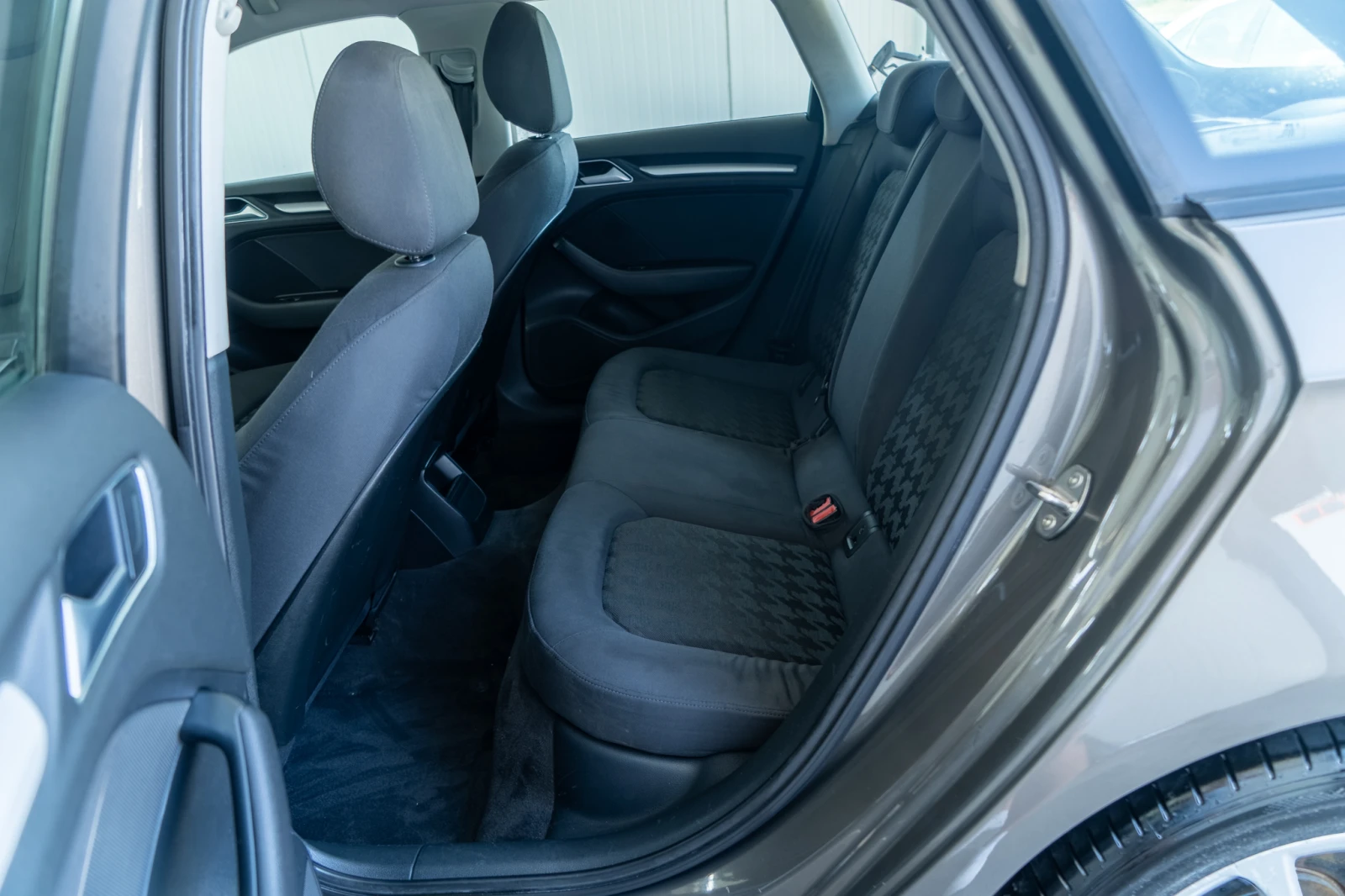 Audi A3 1.6TDI = ATTRACTION = 2015 = TOP = ЛИЗИНГ, снимка 11 - Автомобили и джипове - 55932221