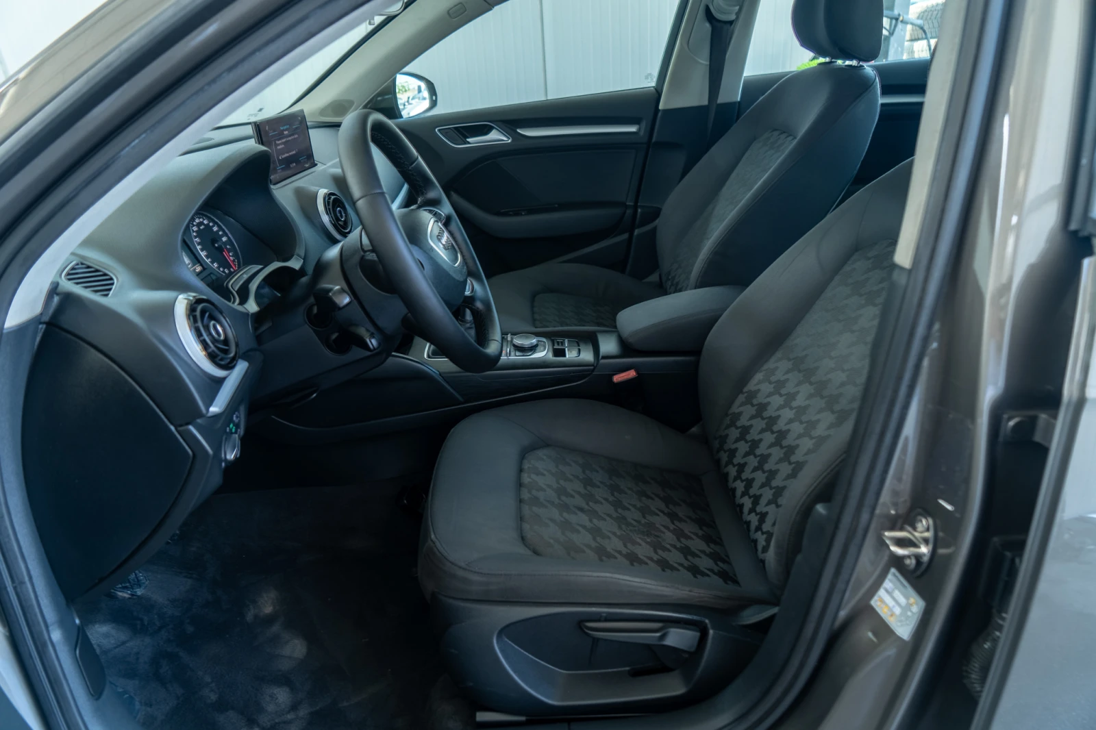 Audi A3 1.6TDI = ATTRACTION = 2015 = TOP = ЛИЗИНГ, снимка 9 - Автомобили и джипове - 55932221