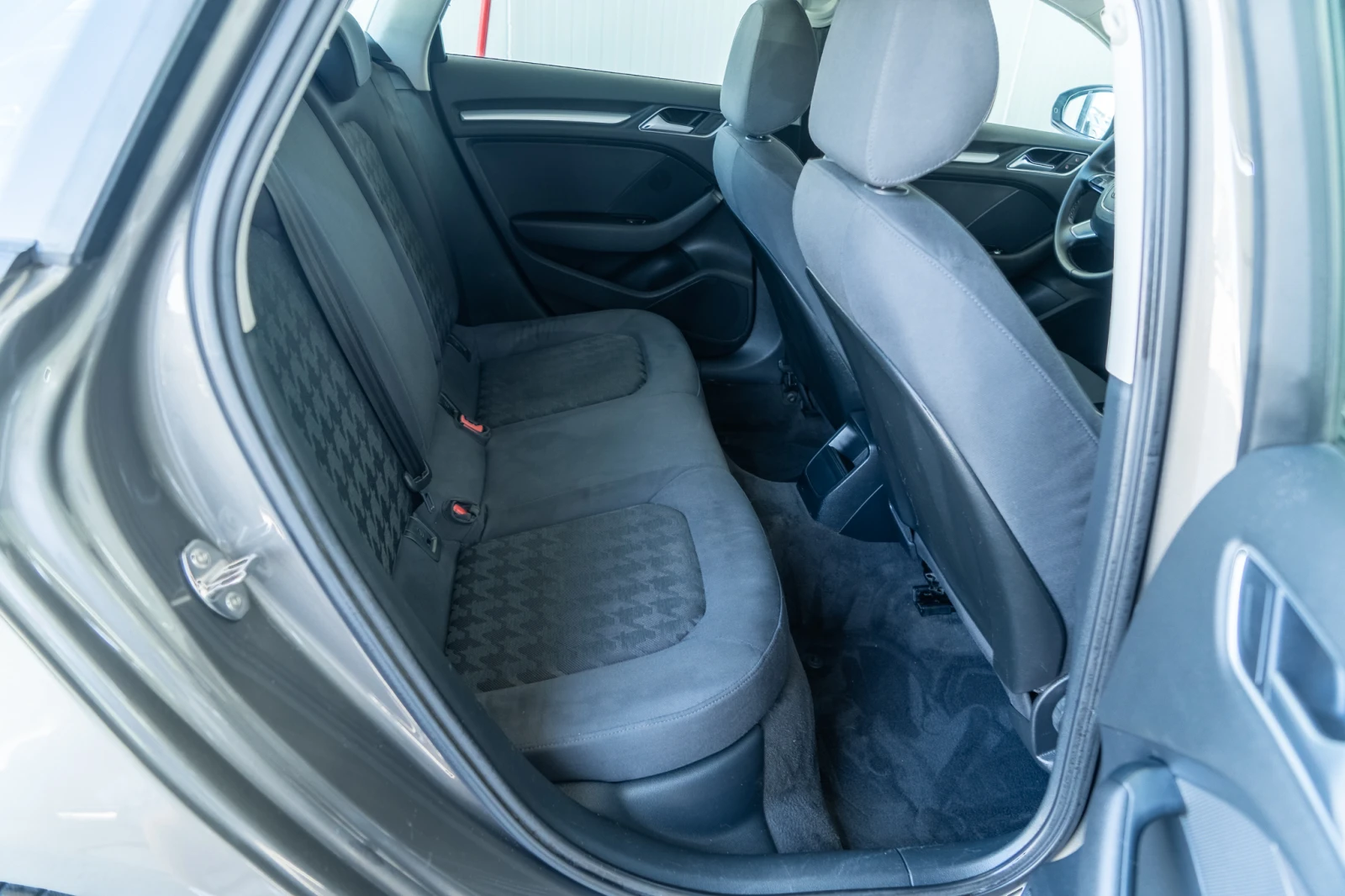 Audi A3 1.6TDI = ATTRACTION = 2015 = TOP = ЛИЗИНГ, снимка 12 - Автомобили и джипове - 55932221