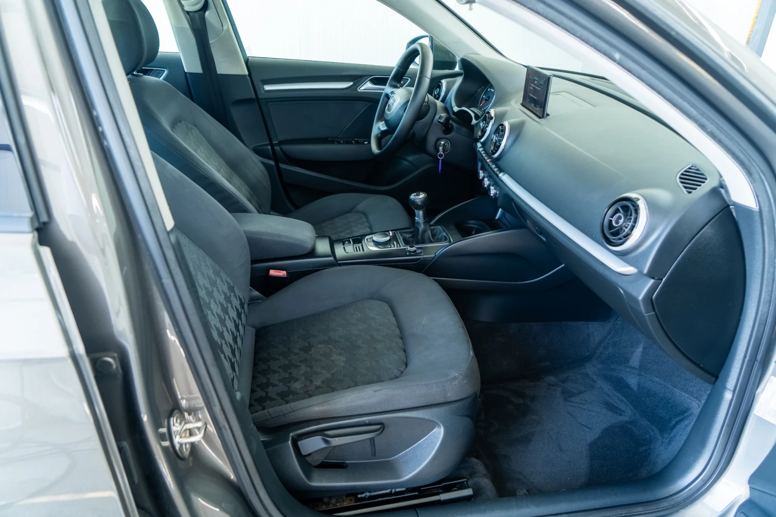 Audi A3 1.6TDI = ATTRACTION = 2015 = TOP = ЛИЗИНГ, снимка 10 - Автомобили и джипове - 55932221