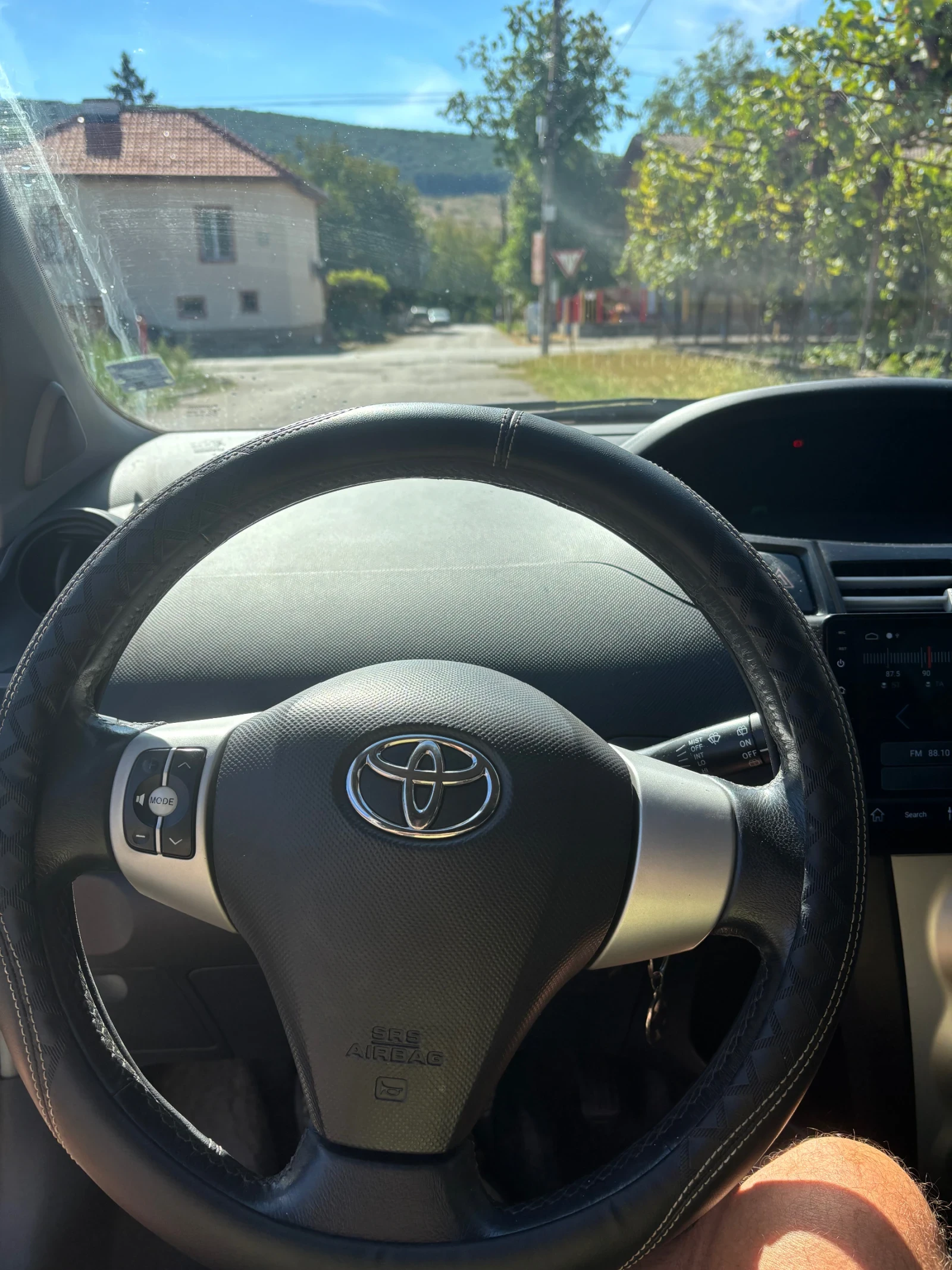 Toyota Yaris, снимка 8 - Автомобили и джипове - 56069539