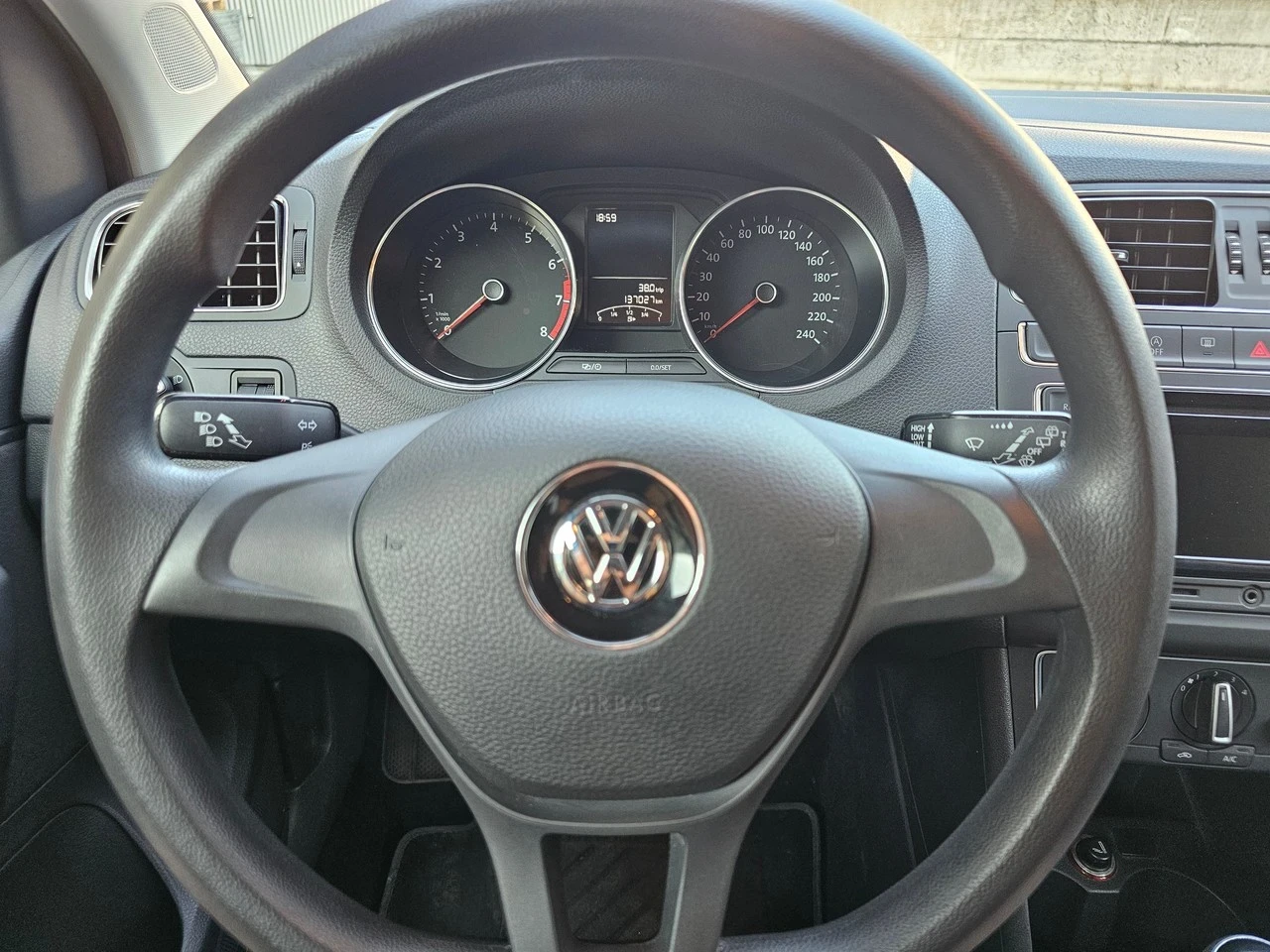 VW Polo 1.2 TSi BMT Swiss, снимка 9 - Автомобили и джипове - 56192296