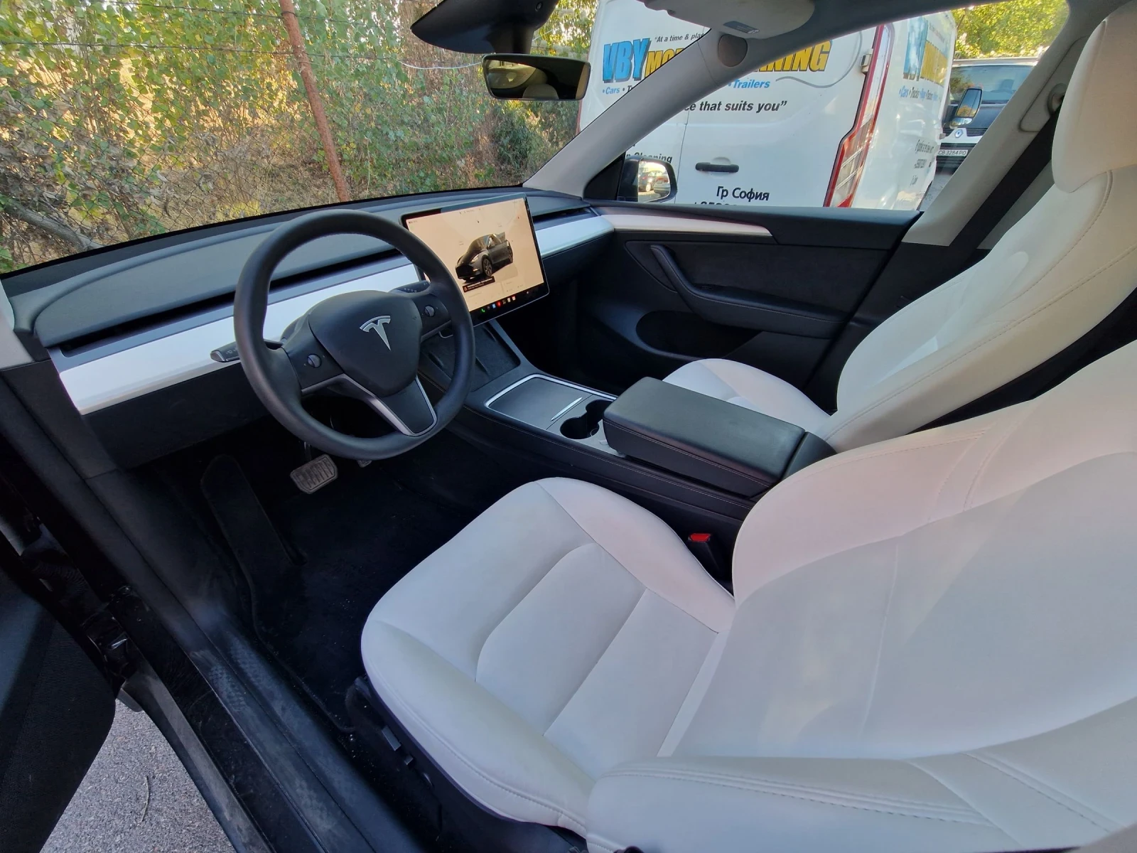 Tesla Model Y LONG RANGE, Dual motor, 26000km, снимка 8 - Автомобили и джипове - 56339420