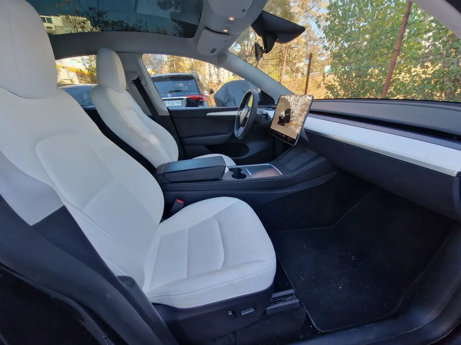 Tesla Model Y LONG RANGE, Dual motor, 26000km, снимка 9 - Автомобили и джипове - 56339420