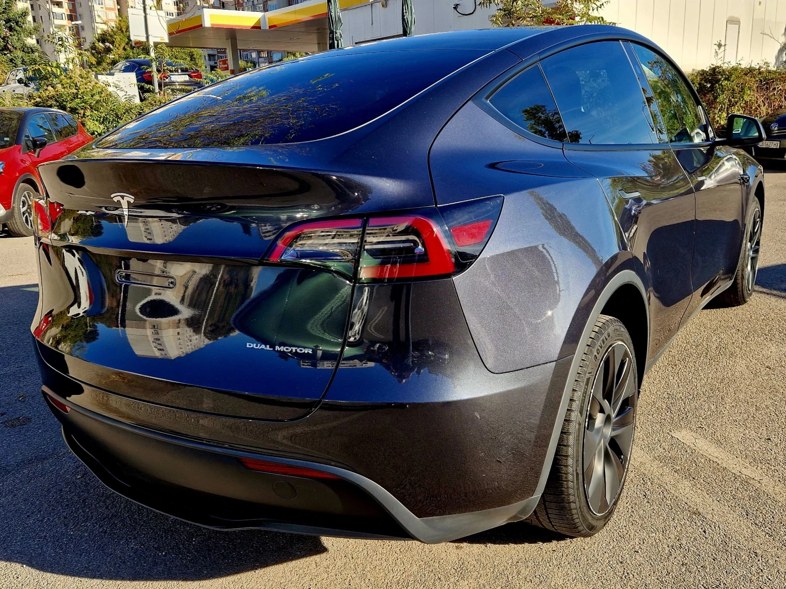 Tesla Model Y LONG RANGE, Dual motor, 26000km, снимка 3 - Автомобили и джипове - 56339420