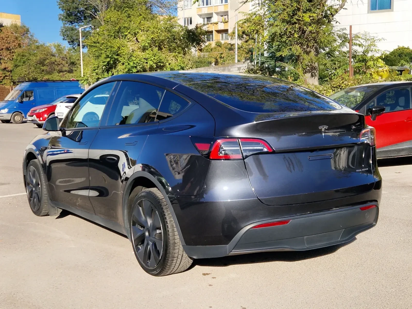 Tesla Model Y LONG RANGE, Dual motor, 26000km, снимка 2 - Автомобили и джипове - 56339420