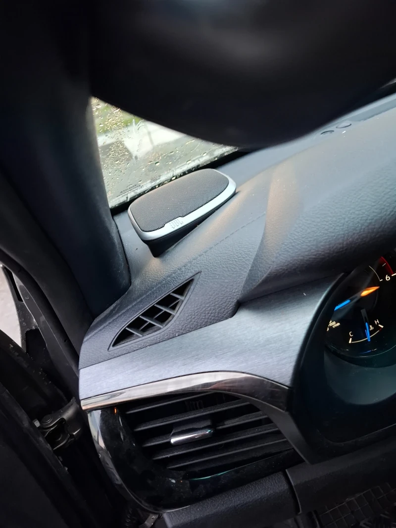 Toyota Hilux Invicible 2.8 automatic JBL FUL!!!, снимка 9 - Автомобили и джипове - 52151197