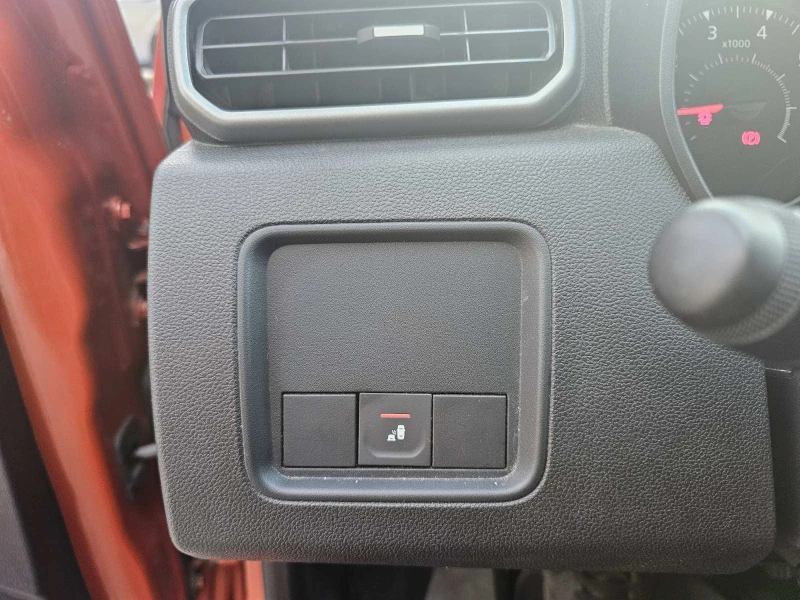 Dacia Duster 1.3 TCe 130 4x2, снимка 11 - Автомобили и джипове - 52316726