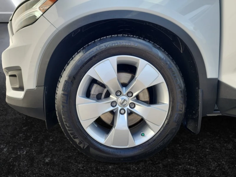 Volvo XC40 T4 AWD Momentum  CARFAX, снимка 7 - Автомобили и джипове - 53188583