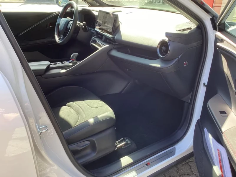 Toyota C-HR 2.0PHEV/223HP/GR-SPORT/CAM/LED/CPLAY/KLESS/792g, снимка 11 - Автомобили и джипове - 53509304