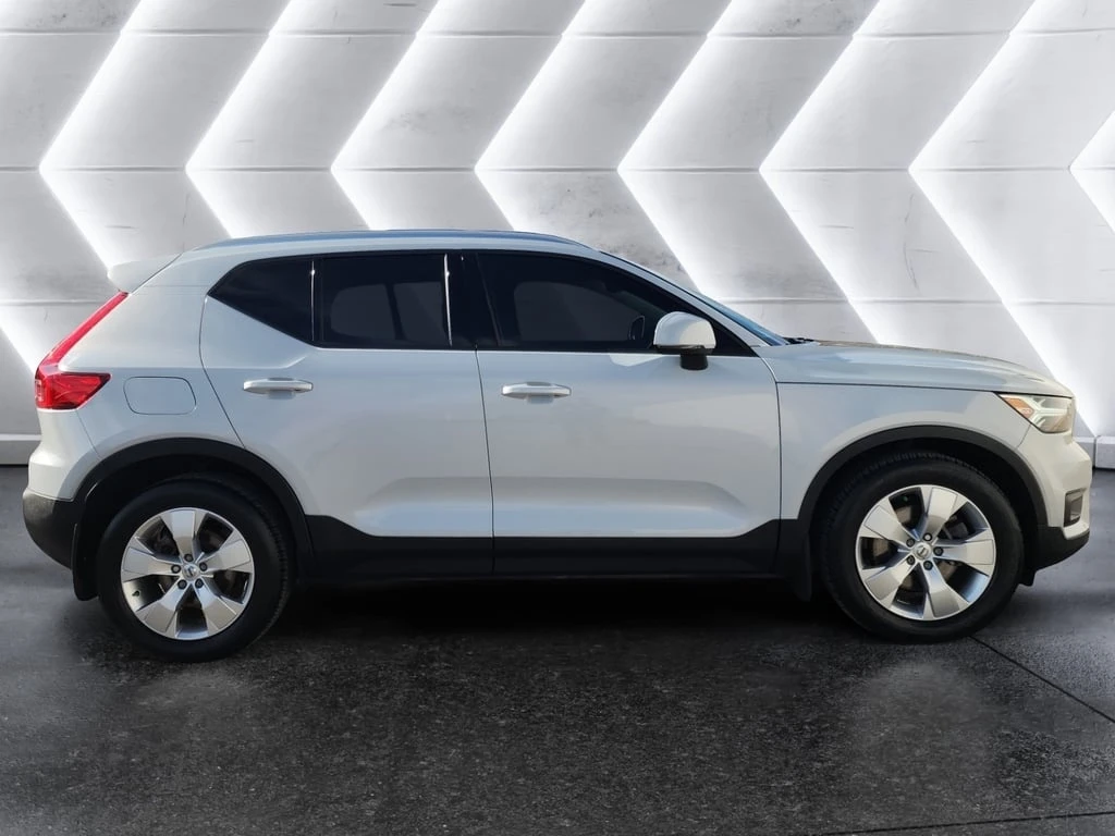 Volvo XC40 T4 AWD Momentum  CARFAX - изображение 3