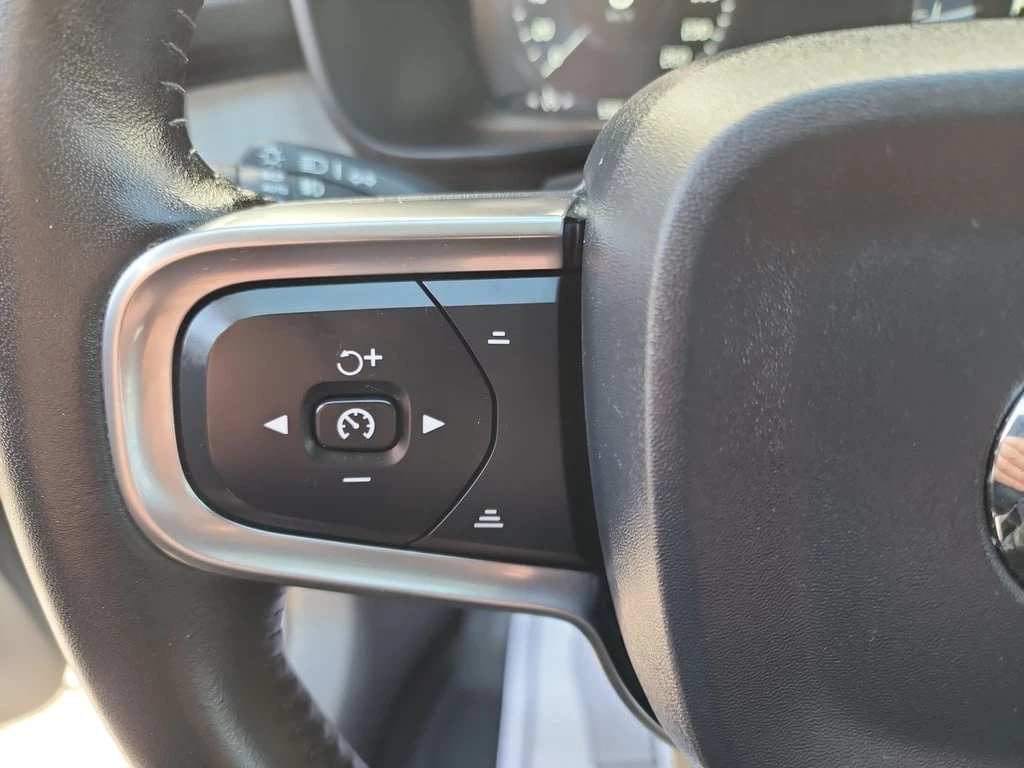 Volvo XC40 T4 AWD Momentum  CARFAX | Mobile.bg � ����������� 14