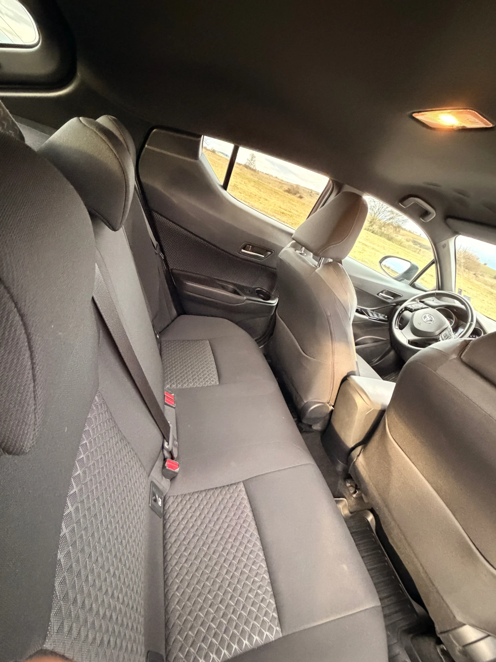 Toyota C-HR, снимка 13 - Автомобили и джипове - 53600362