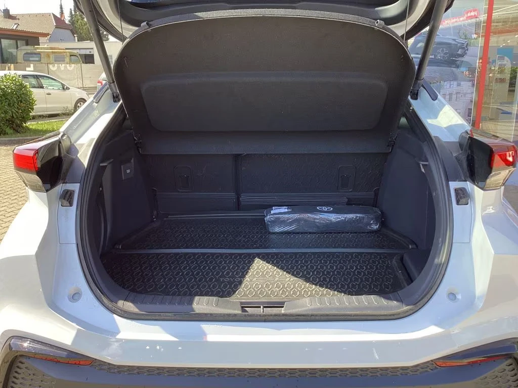 Toyota C-HR 2.0PHEV/223HP/GR-SPORT/CAM/LED/CPLAY/KLESS/792g, снимка 14 - Автомобили и джипове - 53509304