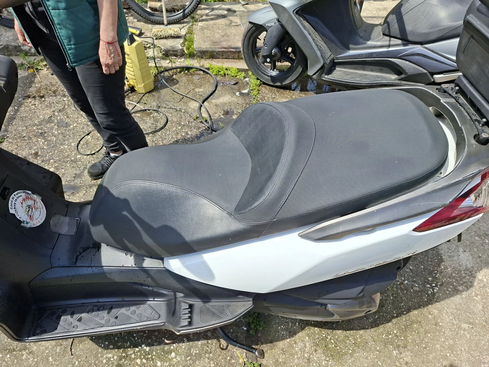 Kymco Downtown 300ie много запазен, снимка 5 - Мотоциклети и мототехника - 54740745