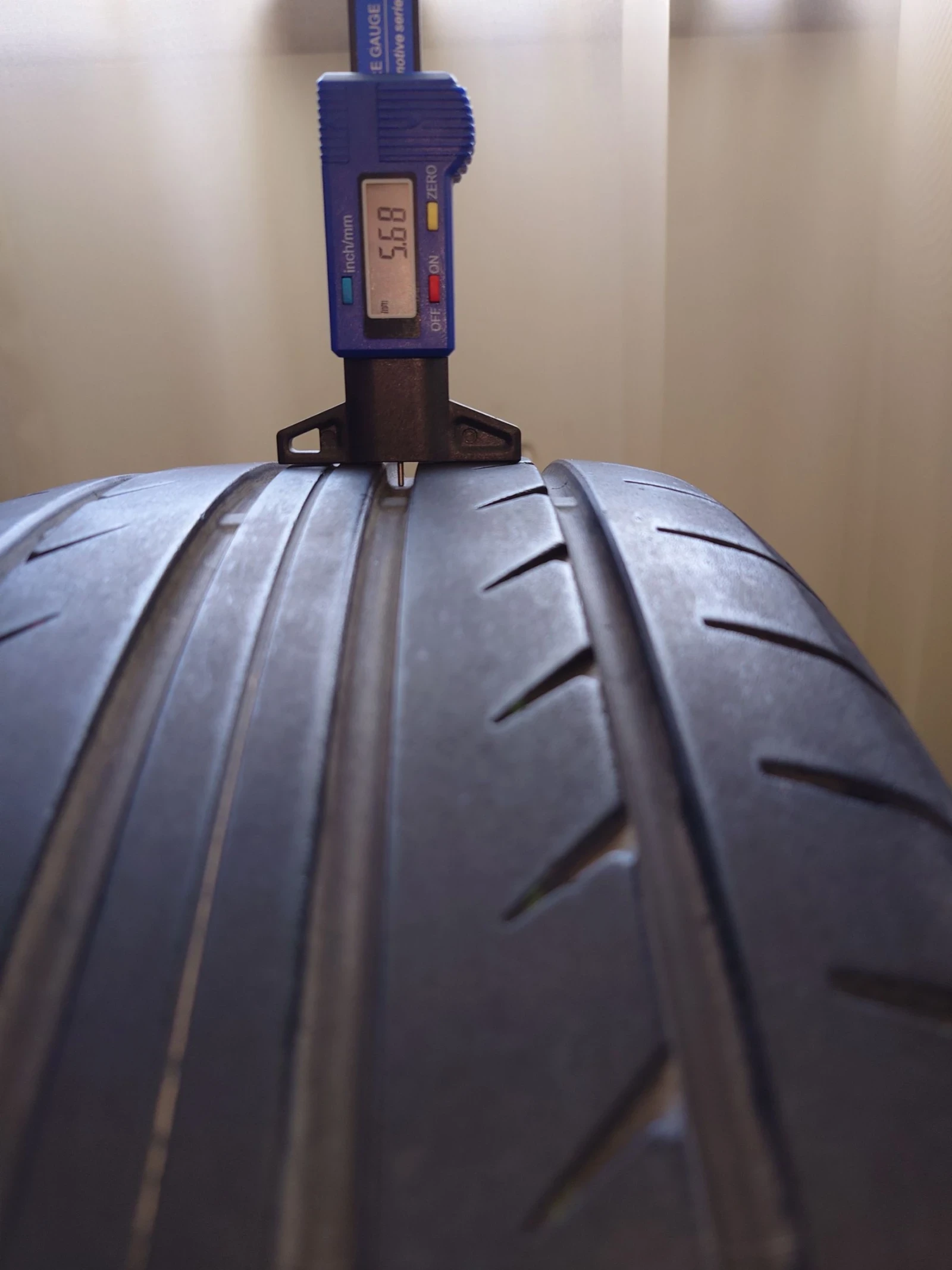 Гуми Летни 205/50R17, снимка 2 - Гуми и джанти - 54693910