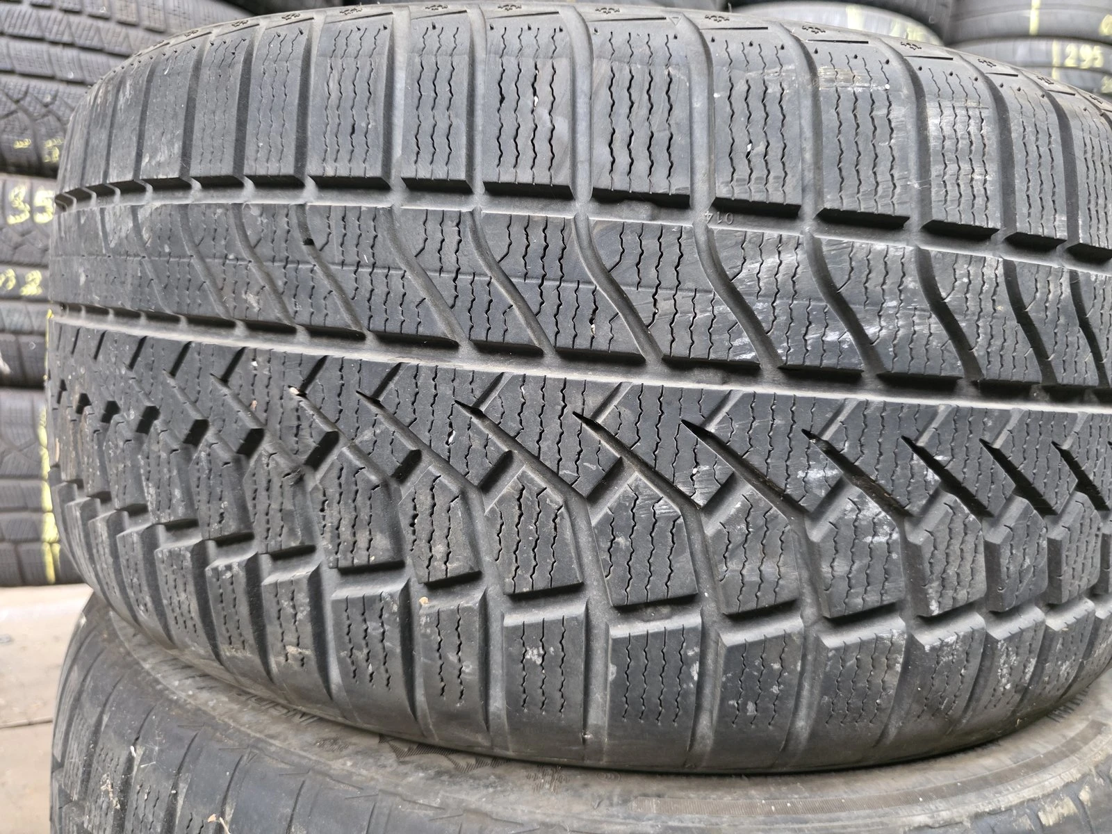 Гуми Зимни 235/35R19